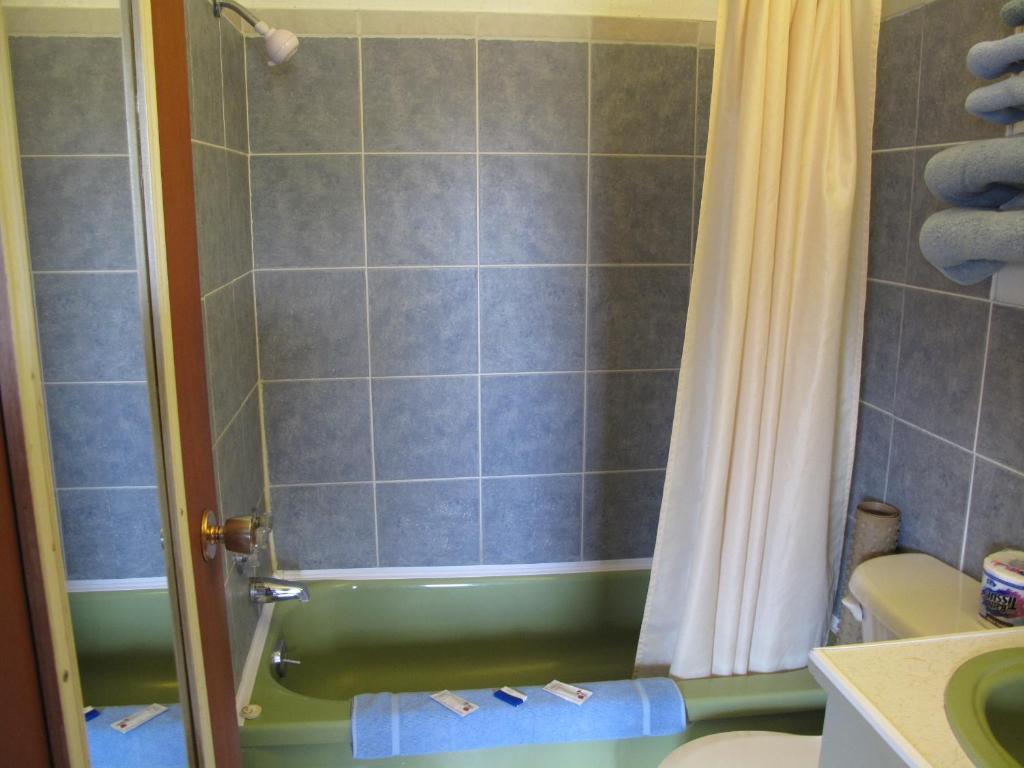 Blue Mountain Motel Pincher Creek Zimmer foto