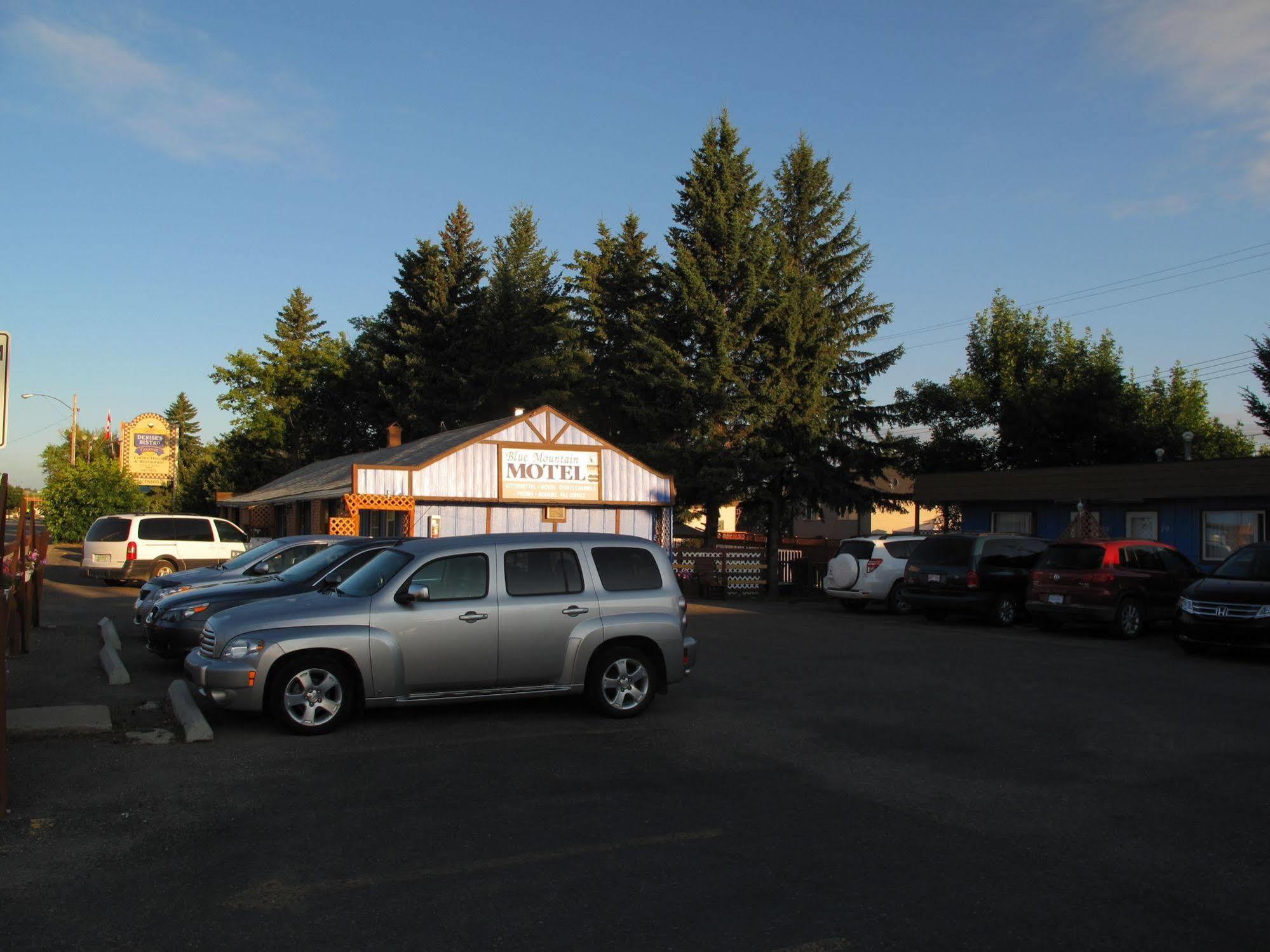 Blue Mountain Motel Pincher Creek Exterior foto